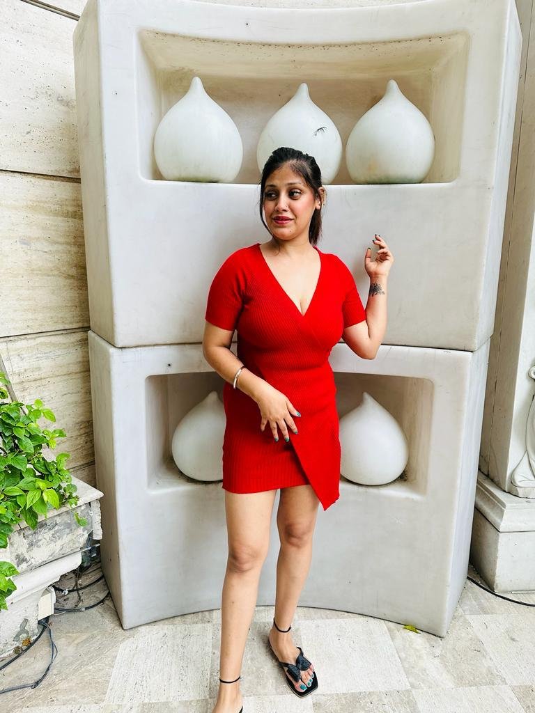 pune call girl photo